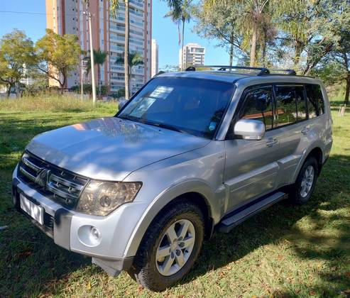 MITSUBISHI PAJERO FULL 3.8 GLS 4X4 V6 24V GASOLINA 4P AUTOMÁTICO MITSUBISHI PAJERO FULL 3.8 GLS 4X4 V6 24V GASOLINA 4P AUTOMÁTICO